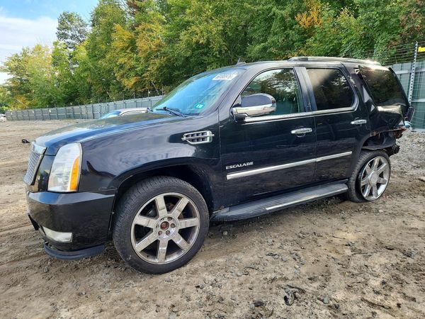 2012 CADILLAC ESCALADE — Front 3/4