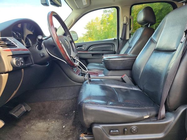 2012 CADILLAC ESCALADE — DENT