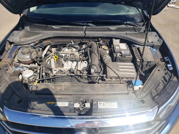 2019 VOLKSWAGEN JETTA — Engine bay
