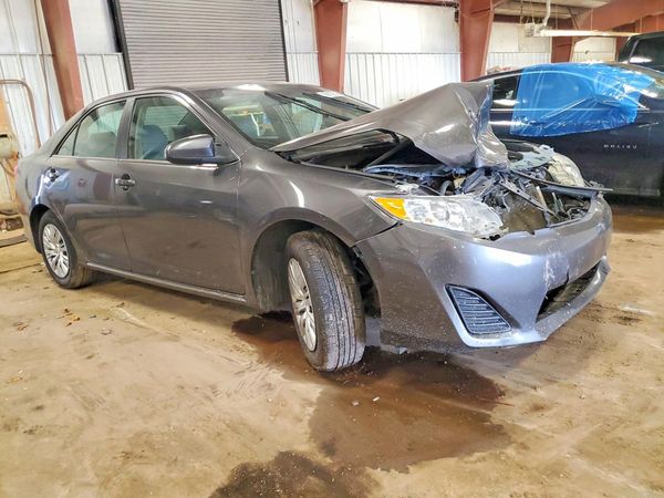 2014 TOYOTA CAMRY — Passenger 3/4
