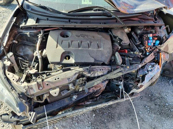 2017 TOYOTA COROLLA — Engine bay