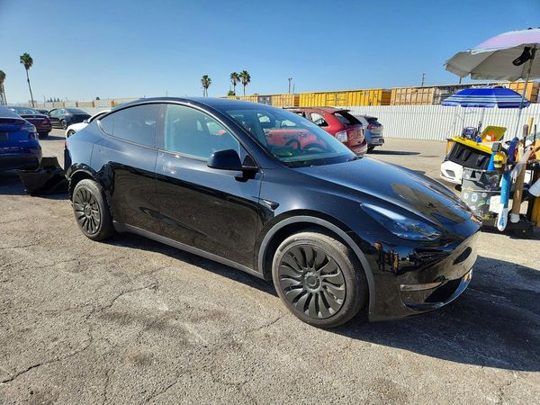 2023 TESLA MODEL Y — Passenger 3/4