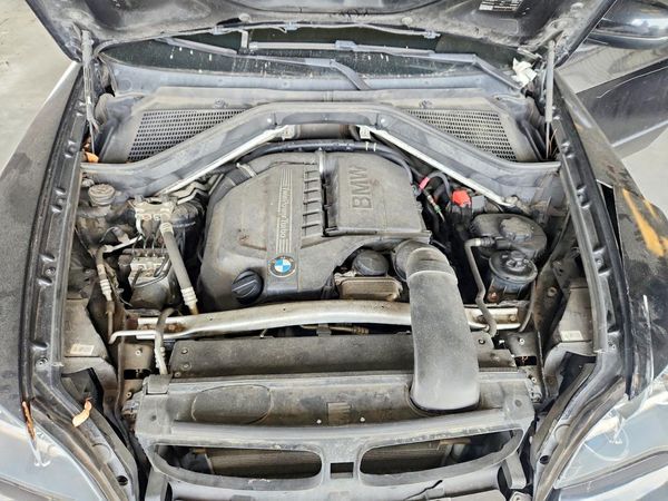 2013 BMW X5 — Engine bay
