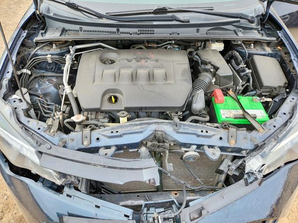 2017 TOYOTA COROLLA — Engine bay