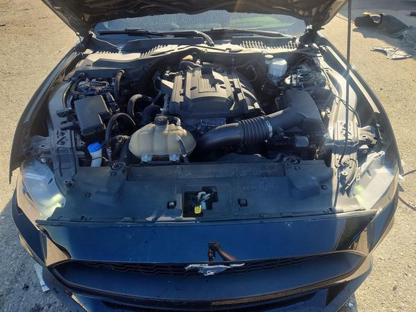 2020 FORD MUSTANG — Engine bay