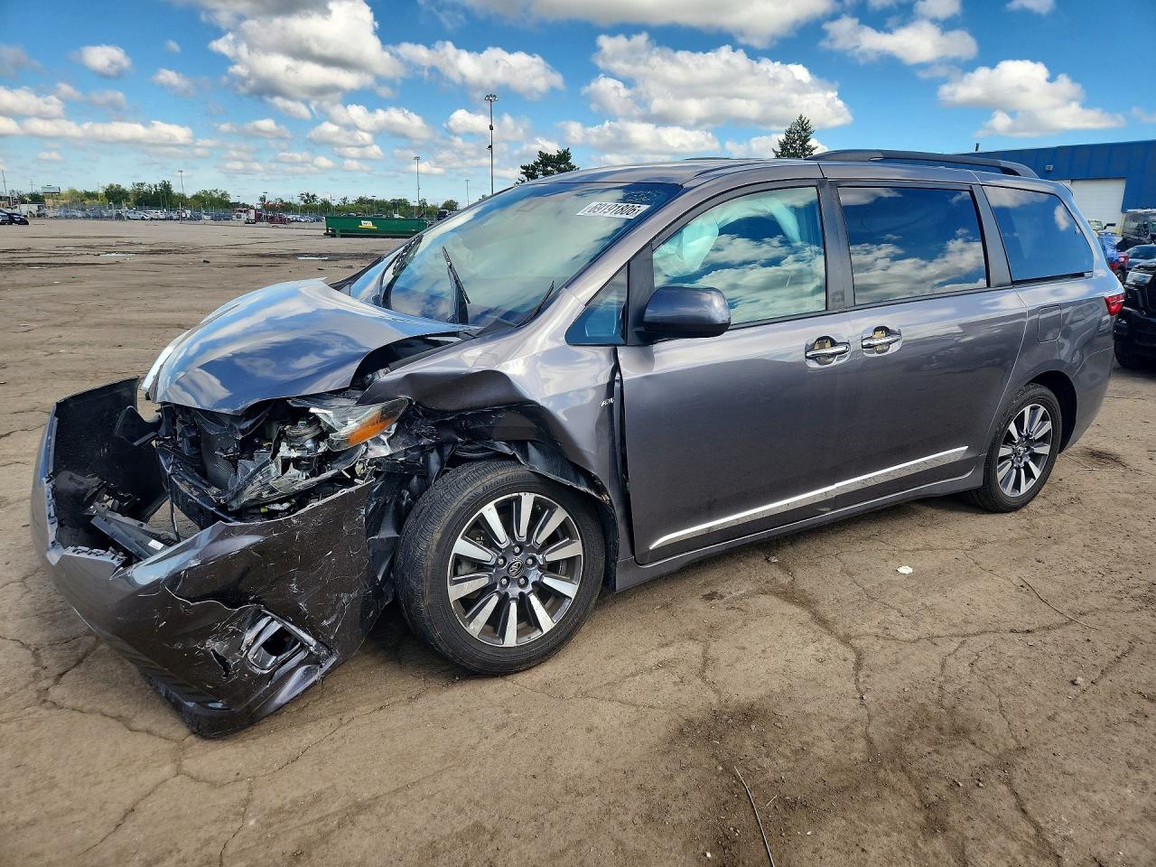 2019 TOYOTA SIENNA — Front 3/4