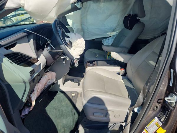2019 TOYOTA SIENNA — DENT