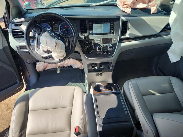 2019 TOYOTA SIENNA — CKPT