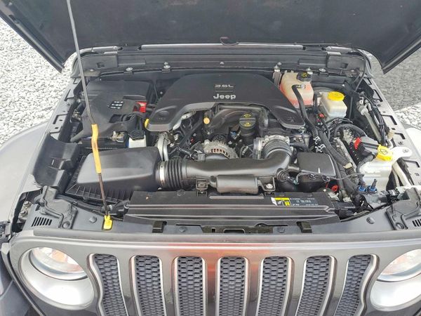 2018 JEEP WRANGLER UNLIMITED — Engine bay
