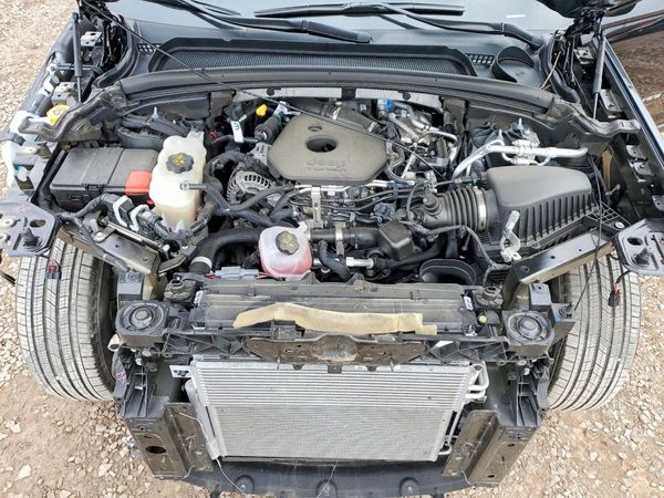 2026 JEEP GRAND CHEROKEE — Engine bay