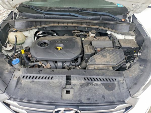 2018 HYUNDAI TUCSON — Engine bay