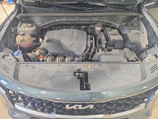 2022 KIA SORENTO LX — Engine bay