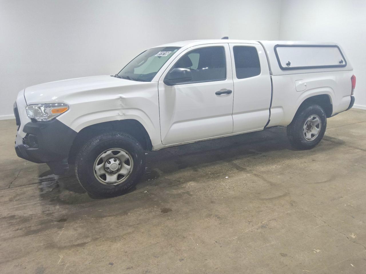 2022 TOYOTA TACOMA SR5 — Front 3/4