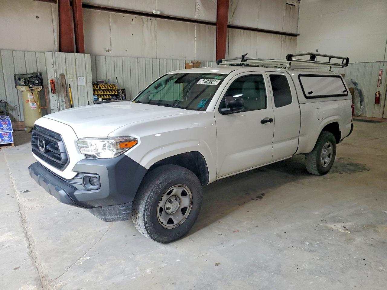 2022 TOYOTA TACOMA SR5 — Front 3/4