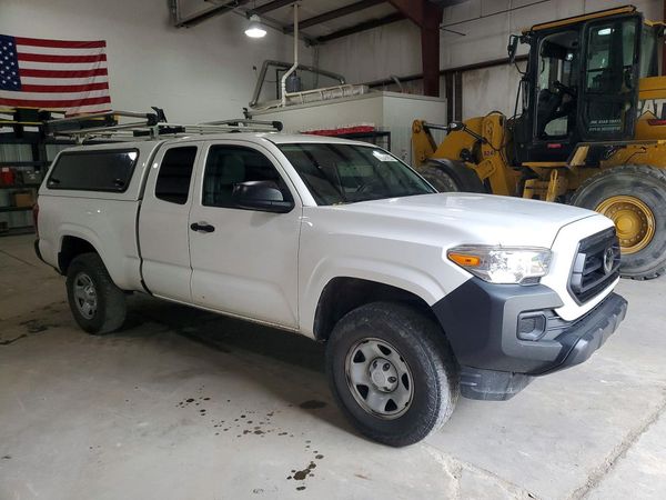 2022 TOYOTA TACOMA SR5 — Passenger 3/4