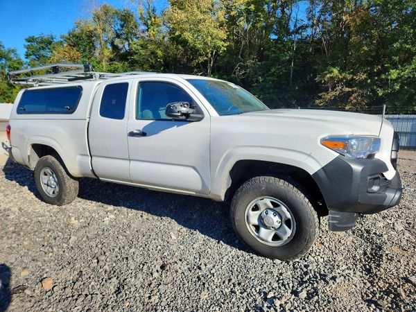 2022 TOYOTA TACOMA SR5 — Passenger 3/4