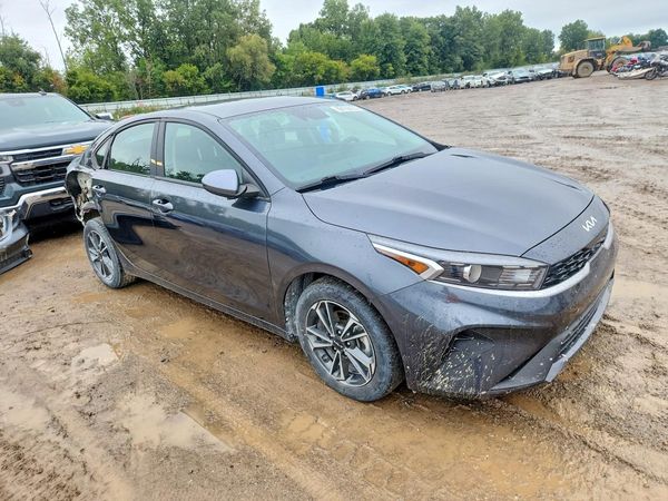 2024 KIA FORTE — Passenger 3/4