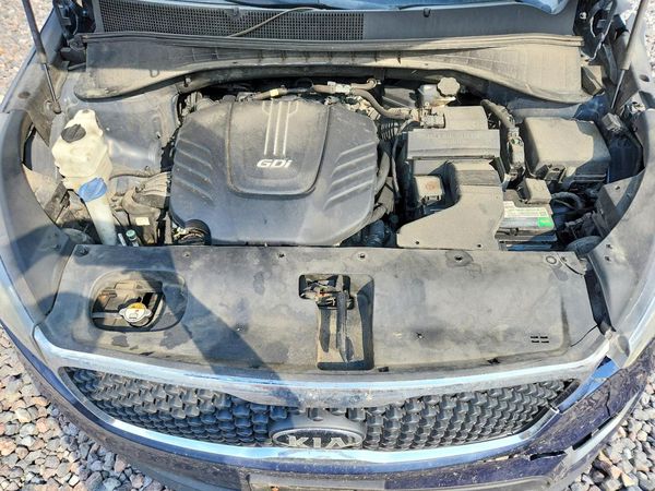 2017 KIA SORENTO — Engine bay