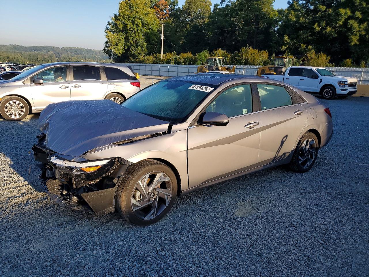 2025 HYUNDAI ELANTRA Limited — Front 3/4