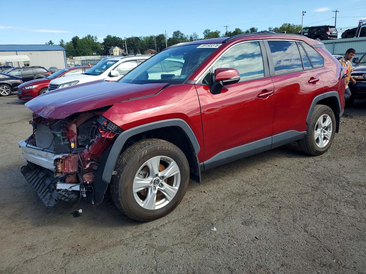 2019 TOYOTA RAV4 XLE / XLE Premium 4WD — Front 3/4