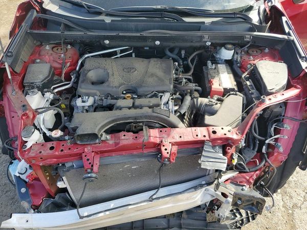 2019 TOYOTA RAV4 XLE / XLE Premium 4WD — Engine bay