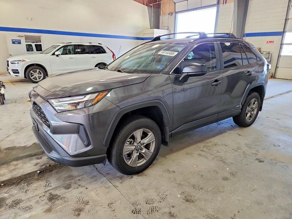 2025 TOYOTA RAV4 — Front 3/4