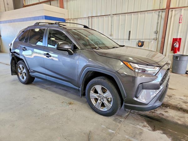 2025 TOYOTA RAV4 — Passenger 3/4