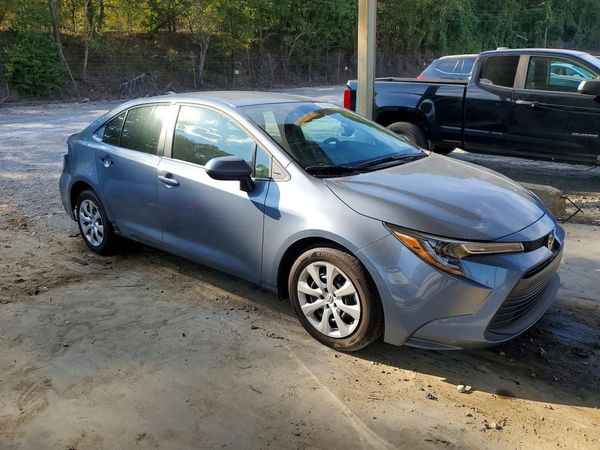 2026 TOYOTA COROLLA — Passenger 3/4
