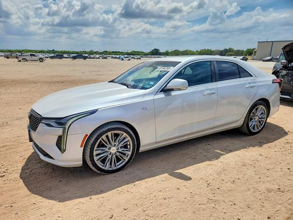 2021 CADILLAC CT4 — Front 3/4