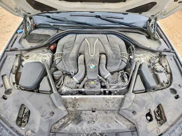 2019 BMW M550XI — Engine bay