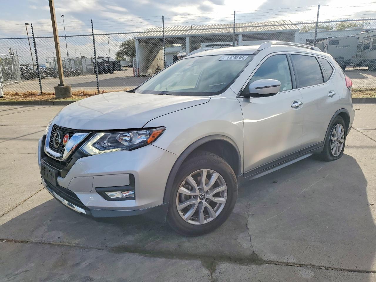2019 NISSAN ROGUE — Front 3/4