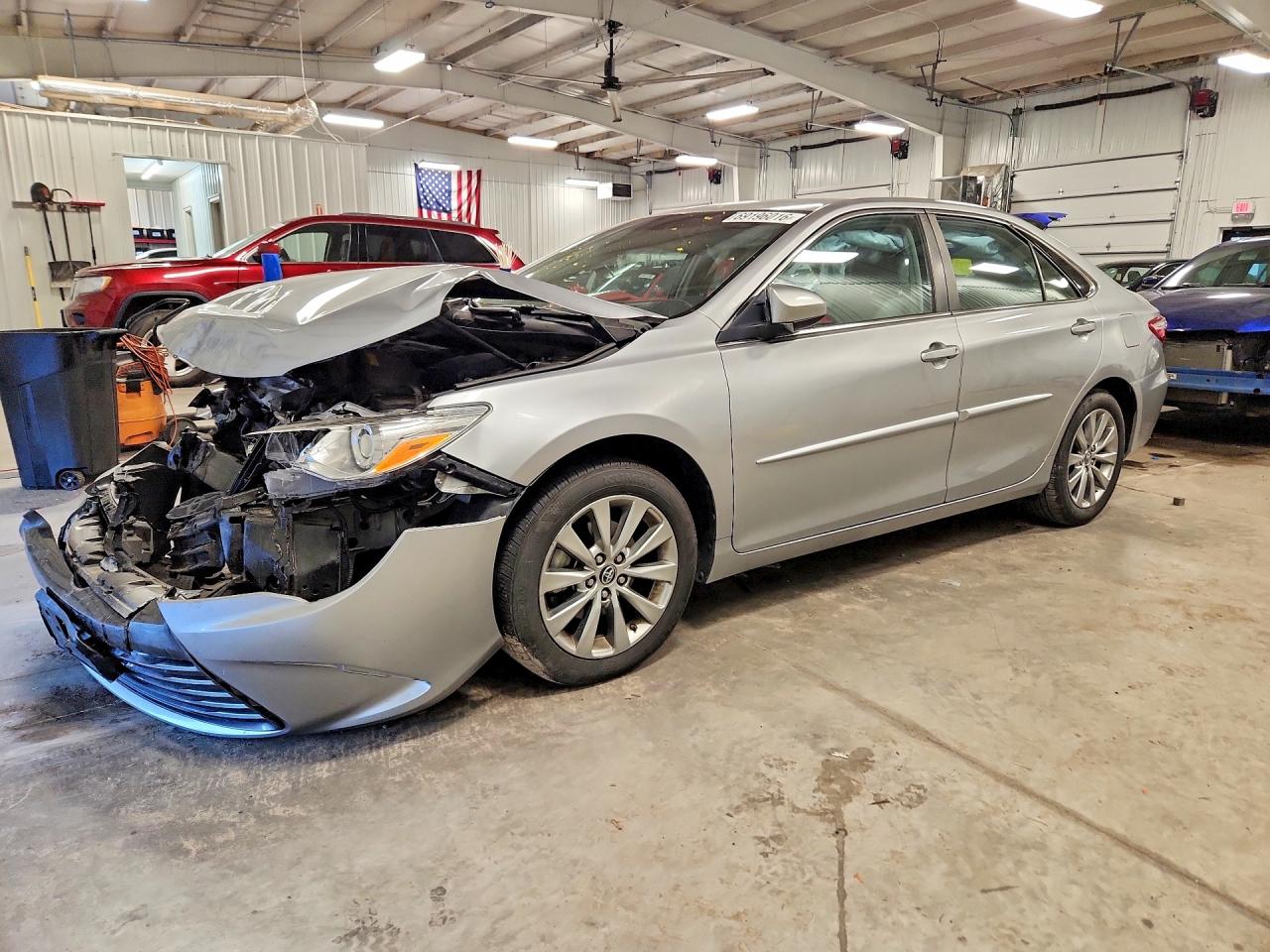2015 TOYOTA CAMRY — Front 3/4
