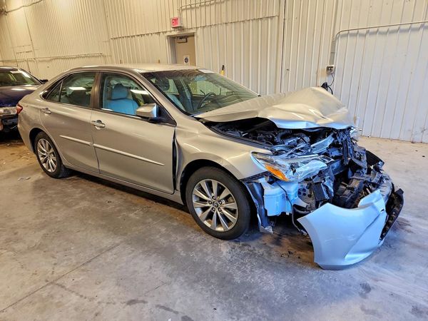 2015 TOYOTA CAMRY — Passenger 3/4