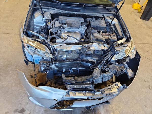 2015 TOYOTA CAMRY — Engine bay