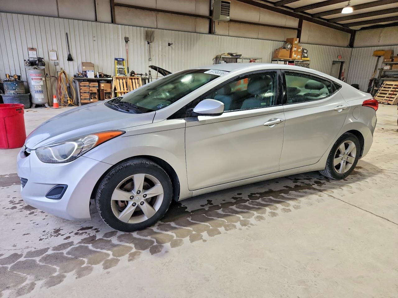 2013 HYUNDAI ELANTRA — Front 3/4