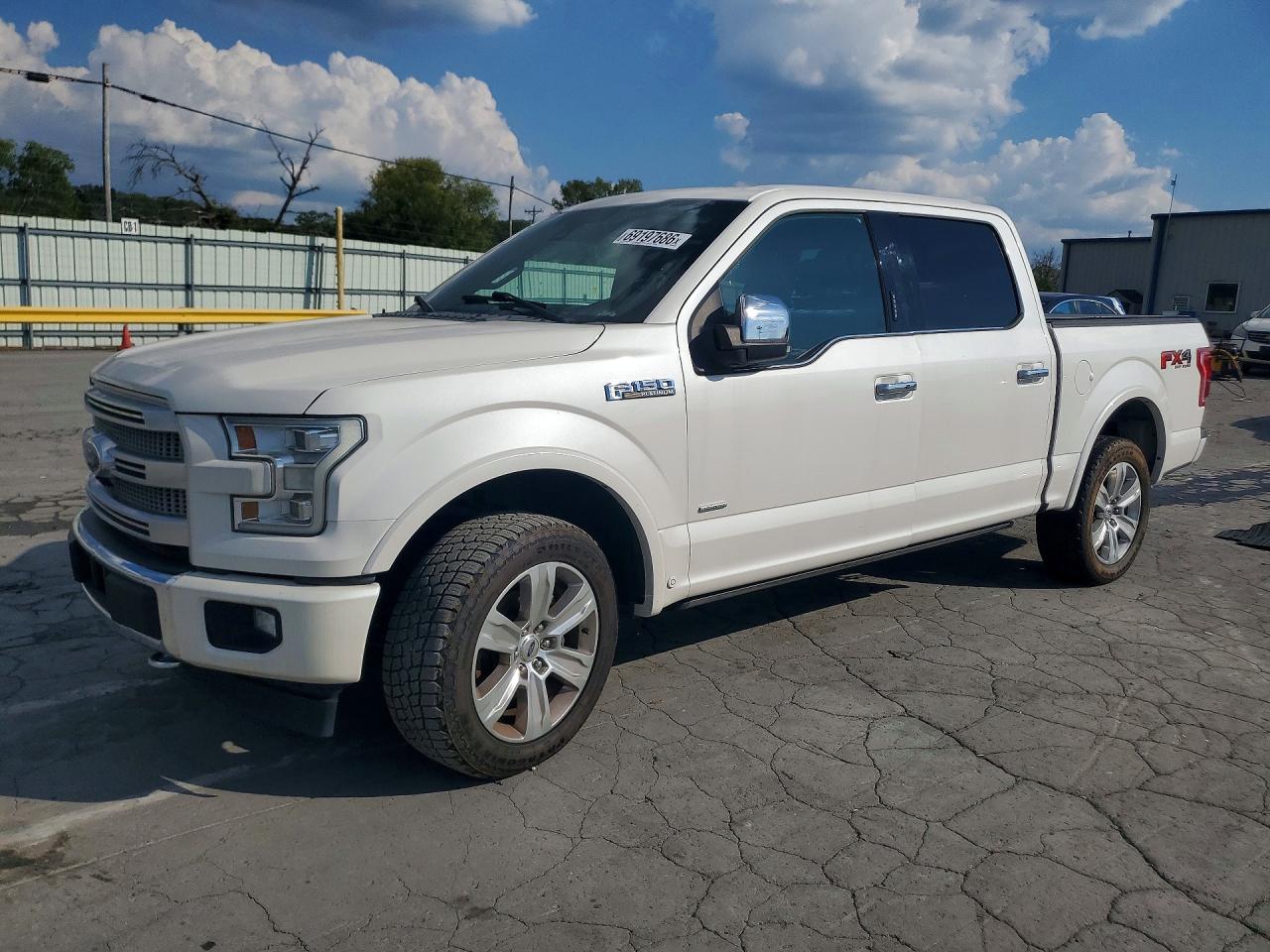 2017 FORD F150 SuperCrew — Front 3/4