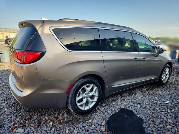2017 CHRYSLER PACIFICA Touring L — PSRA