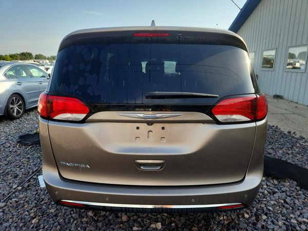 2017 CHRYSLER PACIFICA Touring L — DIRR