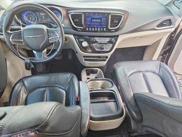 2017 CHRYSLER PACIFICA Touring L — CKPT