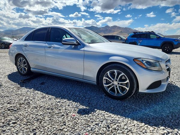 2016 MERCEDES-BENZ C — Passenger 3/4