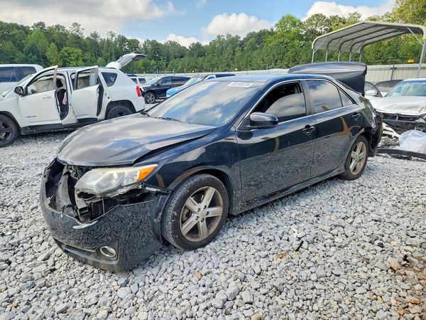 2013 TOYOTA CAMRY — Front 3/4