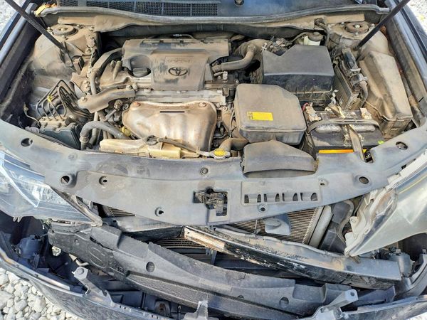 2013 TOYOTA CAMRY — Engine bay