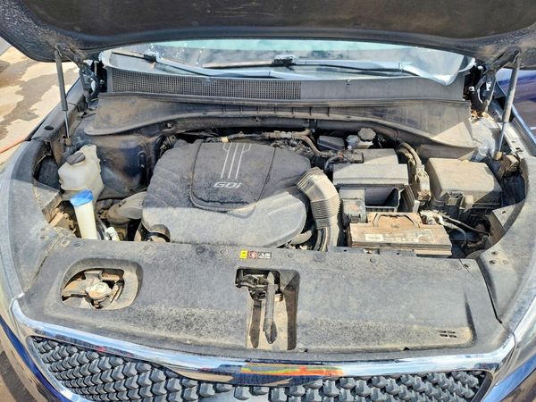 2018 KIA SORENTO — Engine bay