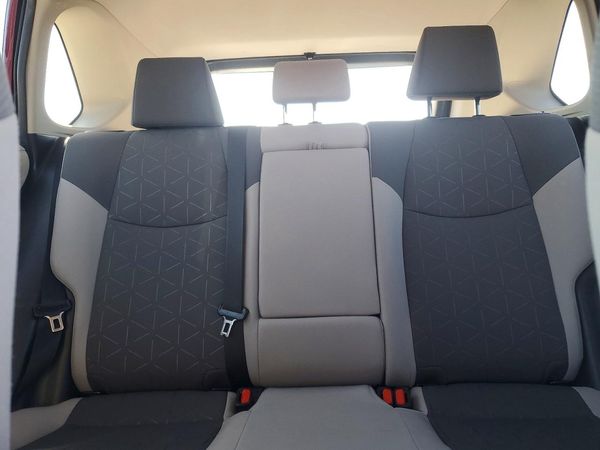 2021 TOYOTA RAV4 XLE — SUVN