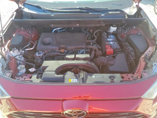 2021 TOYOTA RAV4 XLE — Engine bay
