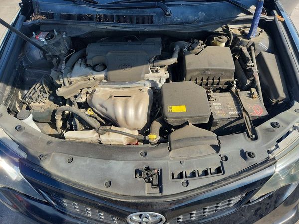 2013 TOYOTA CAMRY — Engine bay