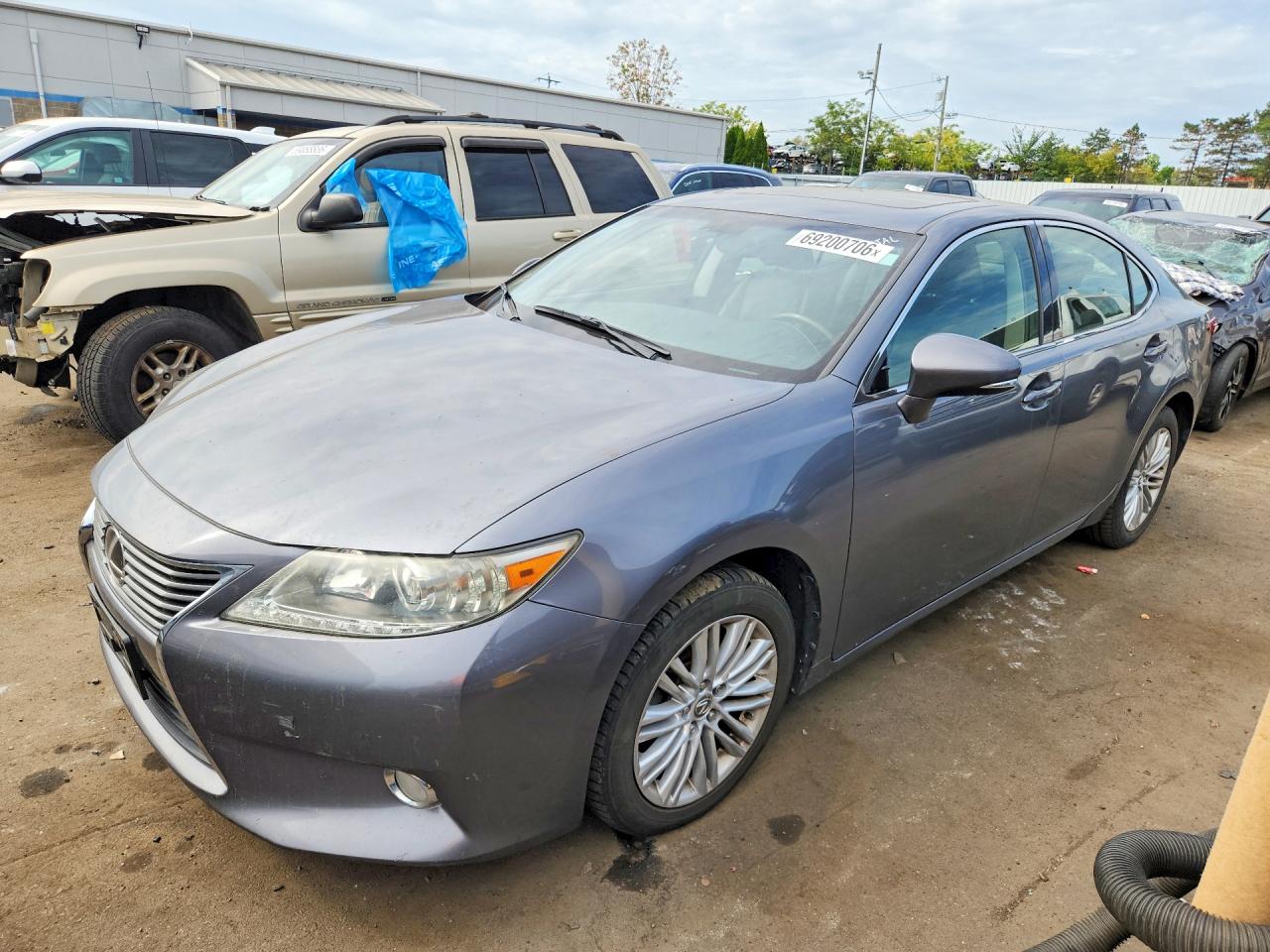 2013 LEXUS ES — Front 3/4