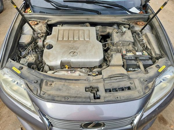 2013 LEXUS ES — Engine bay