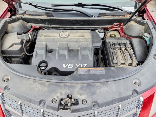 2012 CADILLAC SRX Luxury — Engine bay