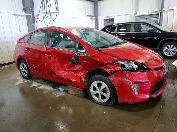 2013 TOYOTA PRIUS — Passenger 3/4